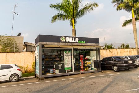 Casa de condomínio à venda com 220m², 3 quartos e 4 vagasMercado