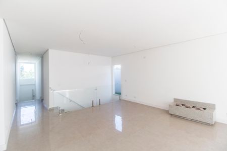 Casa de condomínio à venda com 220m², 3 quartos e 4 vagasSala de TV