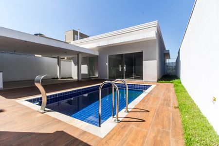 Casa de condomínio à venda com 220m², 3 quartos e 4 vagasPiscina