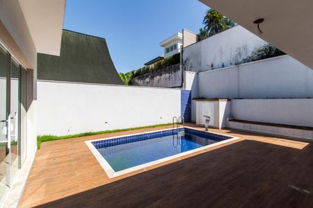 Casa de condomínio à venda com 220m², 3 quartos e 4 vagasPiscina