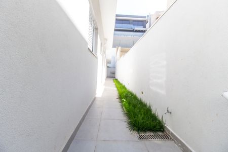 Casa de condomínio à venda com 220m², 3 quartos e 4 vagasEntrada