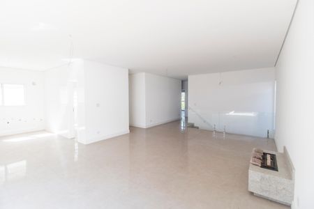 Casa de condomínio à venda com 220m², 3 quartos e 4 vagasSala de TV