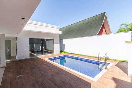 Casa de condomínio à venda com 220m², 3 quartos e 4 vagasPiscina