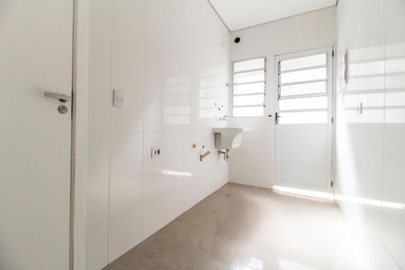 Casa de condomínio à venda com 220m², 3 quartos e 4 vagasÁrea de Serviço