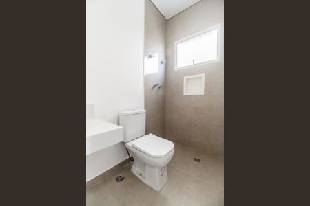 Casa de condomínio à venda com 220m², 3 quartos e 4 vagasBanheiro da Suíte 2