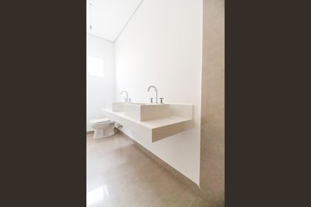 Casa de condomínio à venda com 220m², 3 quartos e 4 vagasBanheiro da Suíte 1