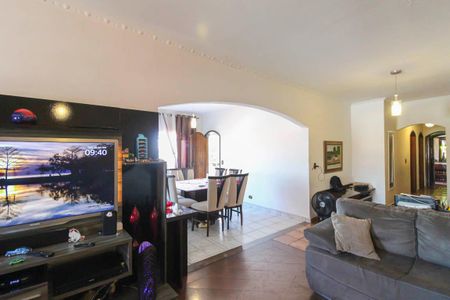 Casa à venda com 250m², 3 quartos e 2 vagasSala de TV