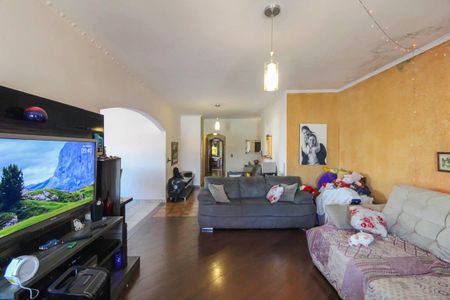 Casa à venda com 250m², 3 quartos e 2 vagasSala de TV