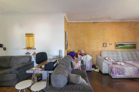 Casa à venda com 250m², 3 quartos e 2 vagasSala de TV