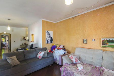 Casa à venda com 250m², 3 quartos e 2 vagasSala de TV