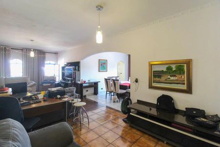 Casa à venda com 250m², 3 quartos e 2 vagasSala de TV