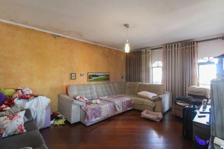 Casa à venda com 250m², 3 quartos e 2 vagasSala de TV