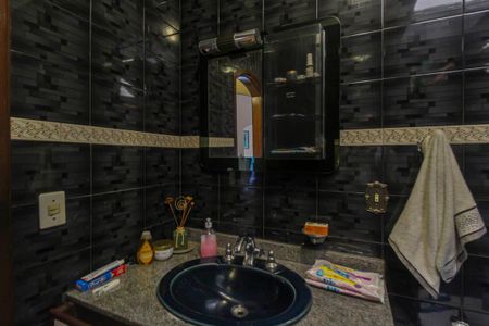 Casa à venda com 250m², 3 quartos e 2 vagasBanheiro