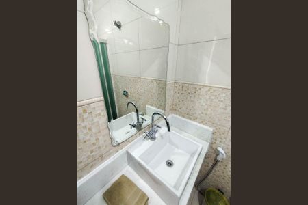 Casa à venda com 169m², 3 quartos e 2 vagas Casa à venda com 169m², 3 quartos e 2 vagasBanheiro Suite