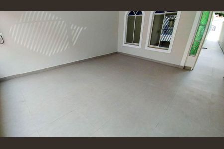 Casa à venda com 169m², 3 quartos e 2 vagas Casa à venda com 169m², 3 quartos e 2 vagasGaragem