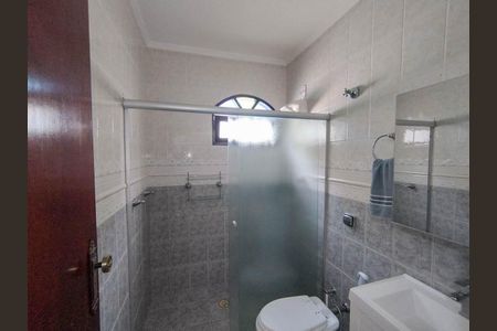 Casa à venda com 169m², 3 quartos e 2 vagas Casa à venda com 169m², 3 quartos e 2 vagasBanheiro 2