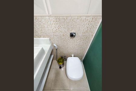 Casa à venda com 169m², 3 quartos e 2 vagas Casa à venda com 169m², 3 quartos e 2 vagasBanheiro Suite