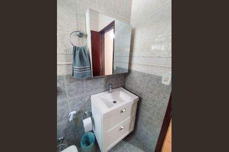 Casa à venda com 169m², 3 quartos e 2 vagas Casa à venda com 169m², 3 quartos e 2 vagasBanheiro 2