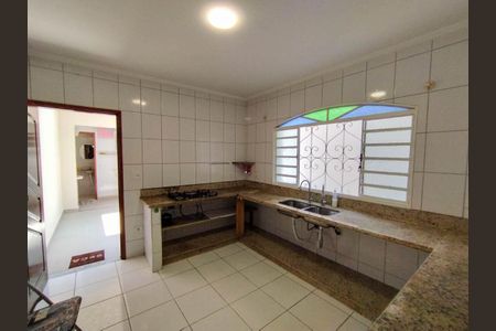 Casa à venda com 169m², 3 quartos e 2 vagas Casa à venda com 169m², 3 quartos e 2 vagasCozinha