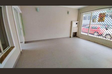 Casa à venda com 169m², 3 quartos e 2 vagas Casa à venda com 169m², 3 quartos e 2 vagasGaragem