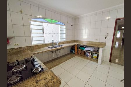 Casa à venda com 169m², 3 quartos e 2 vagas Casa à venda com 169m², 3 quartos e 2 vagasCozinha