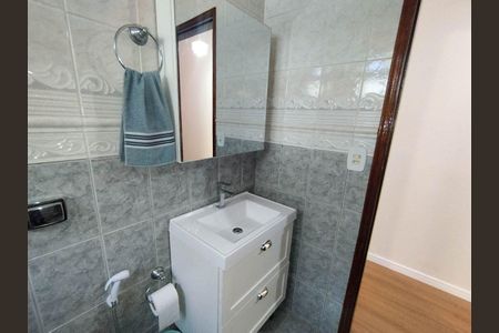 Casa à venda com 169m², 3 quartos e 2 vagas Casa à venda com 169m², 3 quartos e 2 vagasBanheiro 2