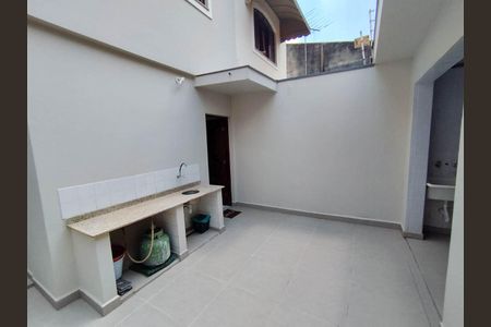 Casa à venda com 169m², 3 quartos e 2 vagas Casa à venda com 169m², 3 quartos e 2 vagasÁrea de Serviço