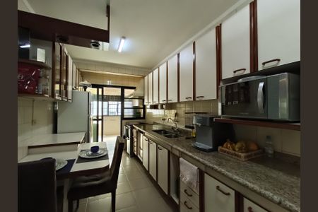 Apartamento à venda com 134m², 4 quartos e 2 vagasCozinha