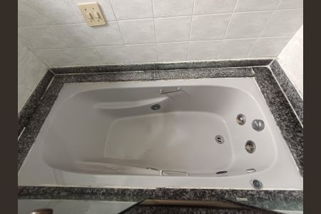 Apartamento à venda com 134m², 4 quartos e 2 vagasBanheiro- Suite