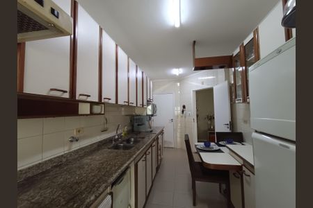 Apartamento à venda com 134m², 4 quartos e 2 vagasCozinha