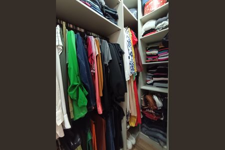 Apartamento à venda com 134m², 4 quartos e 2 vagasCloset - Suite