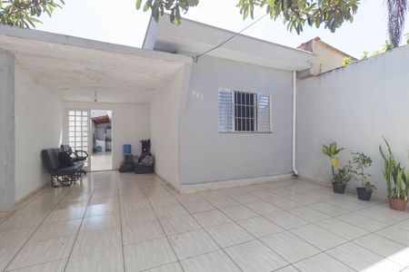 Casa à venda com 177m², 2 quartos e 3 vagas Casa à venda com 177m², 2 quartos e 3 vagasGaragem