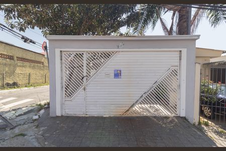 Casa à venda com 177m², 2 quartos e 3 vagas Casa à venda com 177m², 2 quartos e 3 vagasFachada