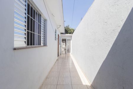 Casa à venda com 177m², 2 quartos e 3 vagas Casa à venda com 177m², 2 quartos e 3 vagasCorredor