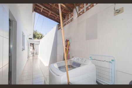 Casa à venda com 177m², 2 quartos e 3 vagas Casa à venda com 177m², 2 quartos e 3 vagasÁrea de Serviço