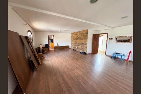 Casa para alugar com 123m², 2 quartos e 2 vagasSala