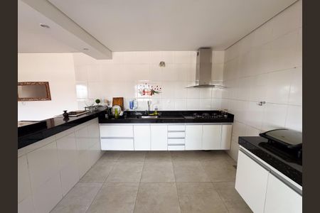 Casa para alugar com 123m², 2 quartos e 2 vagasCozinha