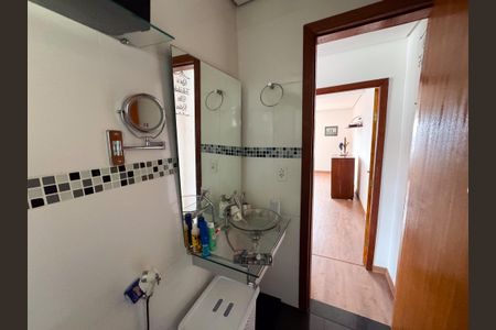 Casa para alugar com 123m², 2 quartos e 2 vagasBanheiro Social