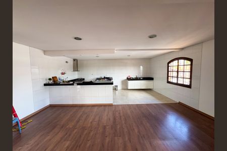 Casa para alugar com 123m², 2 quartos e 2 vagasSala