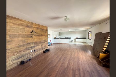 Casa para alugar com 123m², 2 quartos e 2 vagasSala