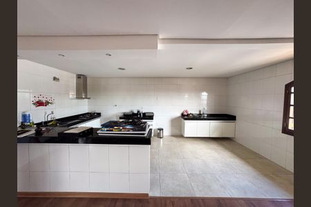 Casa para alugar com 123m², 2 quartos e 2 vagasCozinha