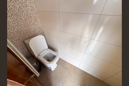 Casa para alugar com 123m², 2 quartos e 2 vagasBanheiro Social