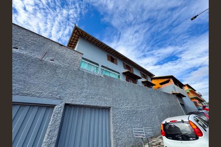 Casa para alugar com 123m², 2 quartos e 2 vagasFachada