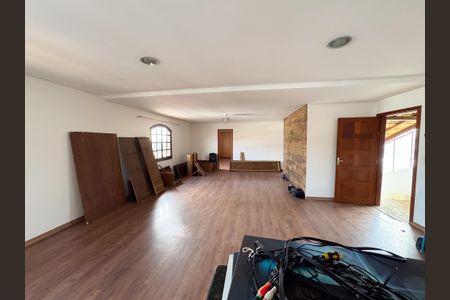Casa para alugar com 123m², 2 quartos e 2 vagasSala