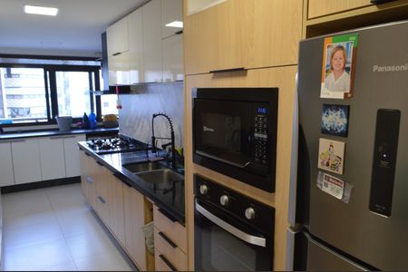 Apartamento à venda com 160m², 4 quartos e 3 vagas Apartamento à venda com 160m², 4 quartos e 3 vagasCozinha