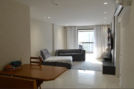 Apartamento à venda com 160m², 4 quartos e 3 vagas Apartamento à venda com 160m², 4 quartos e 3 vagasSala