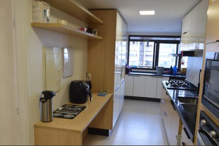 Apartamento à venda com 160m², 4 quartos e 3 vagas Apartamento à venda com 160m², 4 quartos e 3 vagasCozinha