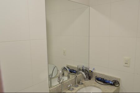 Apartamento à venda com 160m², 4 quartos e 3 vagas Apartamento à venda com 160m², 4 quartos e 3 vagasBanheiro da Suíte 1
