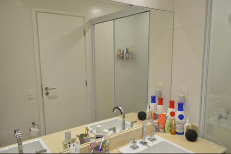 Apartamento à venda com 160m², 4 quartos e 3 vagas Apartamento à venda com 160m², 4 quartos e 3 vagasBanheiro da Suíte 2