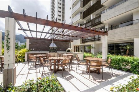 Apartamento à venda com 160m², 4 quartos e 3 vagas Apartamento à venda com 160m², 4 quartos e 3 vagasÁrea comum - Churrasqueira